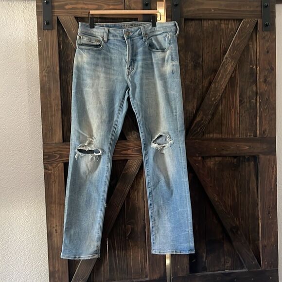 American Eagle  extreme flex slim straight light washed distressed jeans - Picture 1 of 14